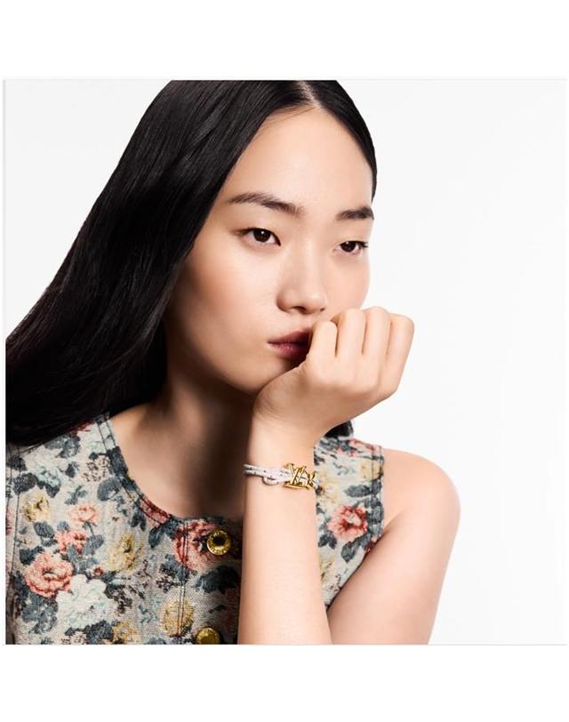 루이비통 [국내백화점/당일발송] 루이비통 LV 블룸 팔찌 화이트 M8529Z / 팔찌 착용컷