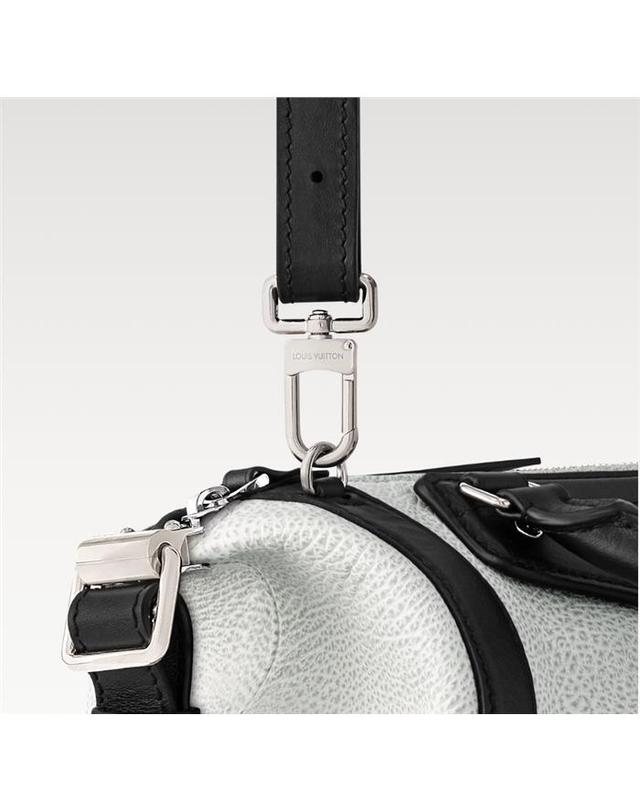 루이비통 [국내백화점/당일발송] 루이비통 LV 바이커 PM (LV Biker PM) 화이트 M25561 / 여성 토트겸숄더백 착용컷