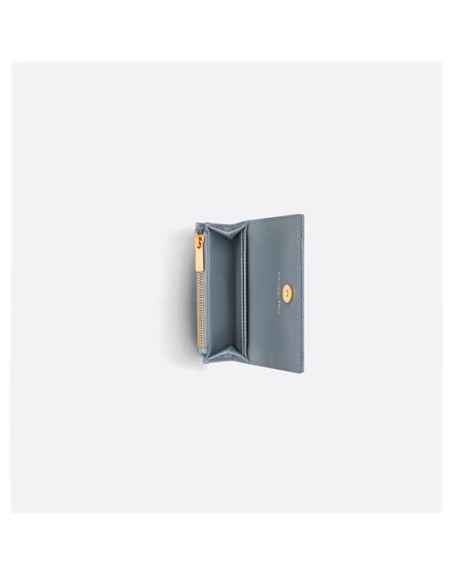 디올 [국내백화점/당일배송] 디올 Dior Caro Glycine 지갑 블루 S5132UWHC_M81B / 여성 반지갑 착용컷