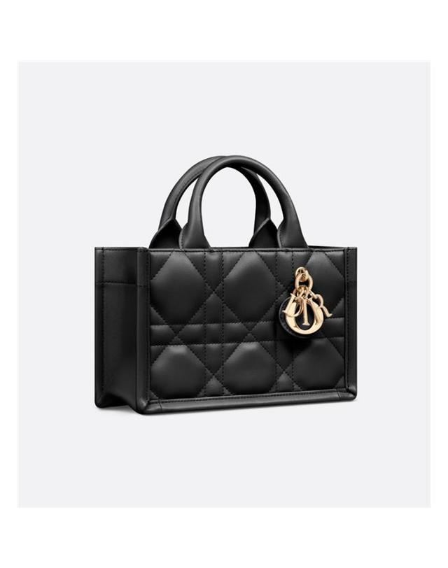 디올 [국내백화점/당일배송] 디올 Dior Book Tote 미니 백 S5573OWHP_M900 / 여성 토트백 착용컷