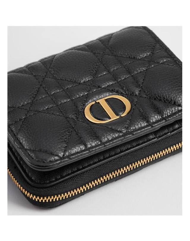 디올 [국내백화점/당일발송] [국내백화점/당일발송] 디올 Dior Caro Scarlet 지갑 S5032UWHC_M900 / 여성 반지갑 착용컷