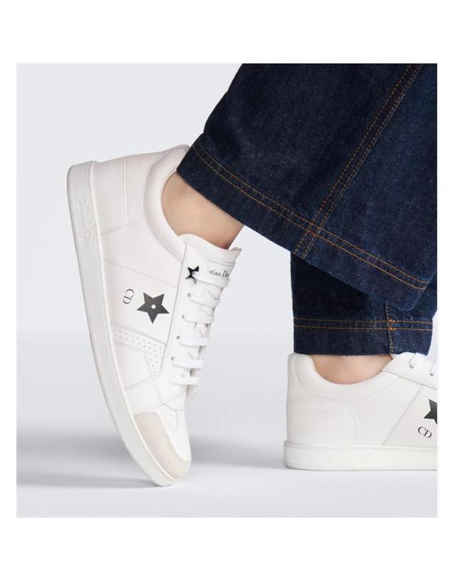 디올 [국내백화점/당일발송] [국내백화점/당일발송] 디올 Dior Star 스니커즈 화이트 블랙스타 KCK361CLD_S19W / 여성 스니커즈 착용컷