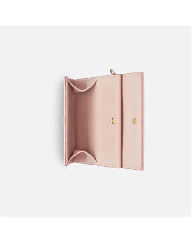디올 [국내백화점/당일발송] [국내백화점/당일발송] 디올 Lady Dior Lotus 지갑 파우더 핑크 S0181OVRB_M413 / 여성 반지갑 착용컷