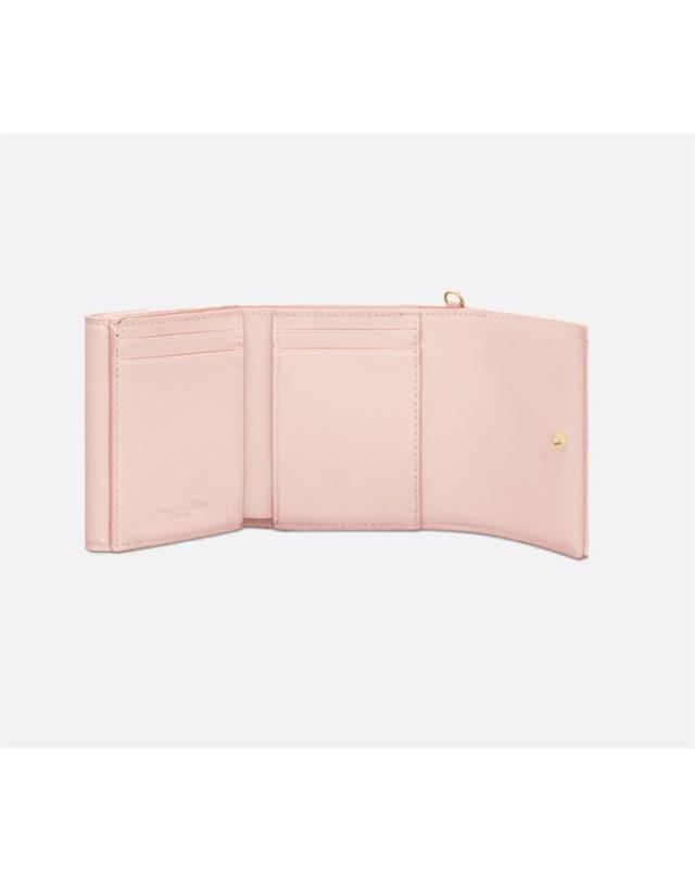 디올 [국내백화점/당일발송] [국내백화점/당일발송] 디올 Lady Dior Lotus 지갑 파우더 핑크 S0181OVRB_M413 / 여성 반지갑 착용컷