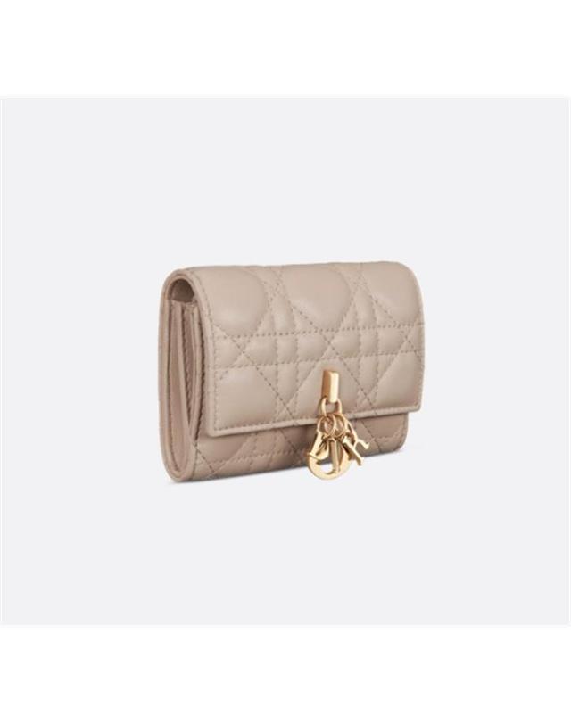 디올 [국내백화점/당일발송] [국내백화점/당일발송] 디올 My Dior Glycine 지갑 파우더 베이지 S0966ONMJ_M51U / 여성 반지갑 착용컷