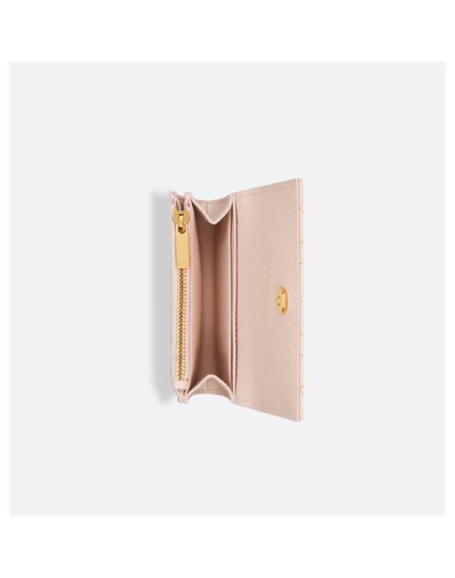 디올 [국내백화점/당일발송] [국내백화점/당일발송] 디올 Dior Caro Glycine 지갑 파우더 핑크 S5132UWHC_M413 / 여성 반지갑 착용컷