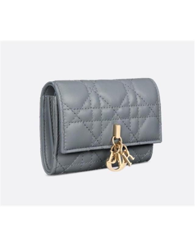 디올 [국내백화점/당일발송] [국내백화점/당일발송] 디올 My Dior Glycine 지갑 S0966ONMJ_M81B / 여성 반지갑 착용컷