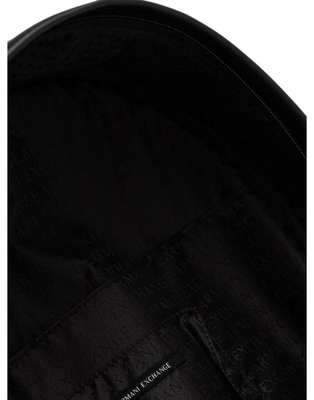 아르마니 익스체인지 [해외직구] 26 FW ARMA 엠보스드 로고 프런트 지퍼 백팩 XM003161AF26662 TP458648345 착용컷