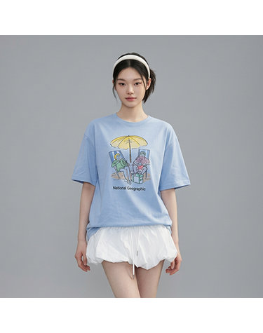 내셔널지오그래픽 N262UTS908 바캉스 그래픽 세미오버핏 반팔 티셔츠 STORM BLUE