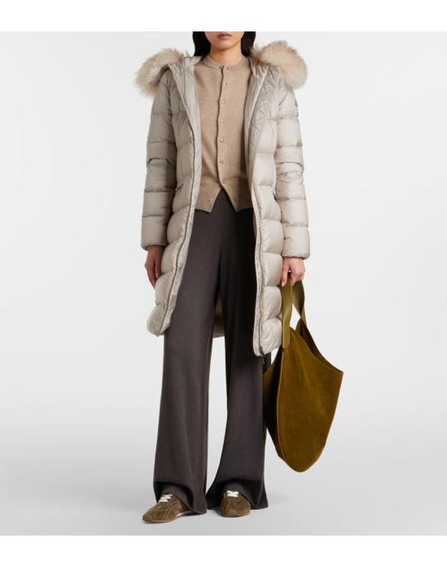 몽클레어 [명품] 26FW 몽클레어 보에딕 후드 셔링 트림 롱 다운 자켓 1C00015 595FE 268 LIGHT BEIGE DOM 착용컷