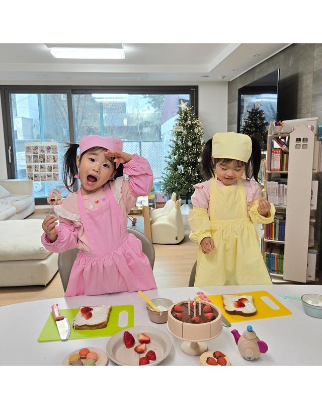 스테이지 어라운드 아기 방수 어린이집 앞치마 유아 공주 원피스 유치원 에이프런 세트 착용컷