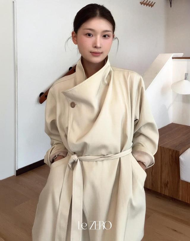 르제로 [2컬러] 르제로 벨티드 하프 트렌치 코트 착용컷