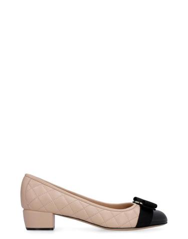 [명품] 26FW 살바토레 페라가모 힐 펌프스 01M832 702227 BEIGE DOM