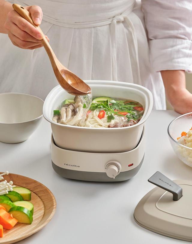 레꼴뜨 레꼴뜨 멀티쿠커 까레 분리형 찜기 라면포트 전기냄비 후라이팬 샤브샤브 전골 냄비 착용컷