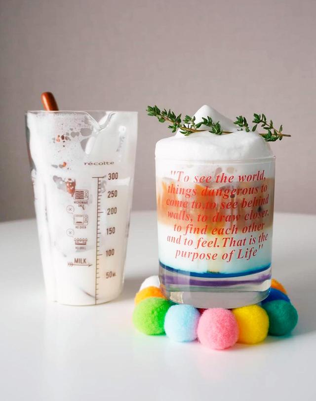레꼴뜨 레꼴뜨 전동 우유거품기 포머 휘핑기 가정용 핸드믹서 계란거품기 착용컷