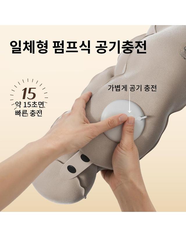 사만킬로미터 40000KM 휴대용 에어펌프 목쿠션 여행용 목베개 착용컷