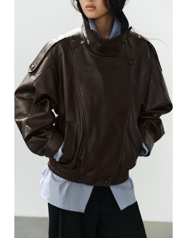 자라 자라 레더 이펙트 오버핏 자켓 4391/892/700 BROWN 초콜릿 착용컷