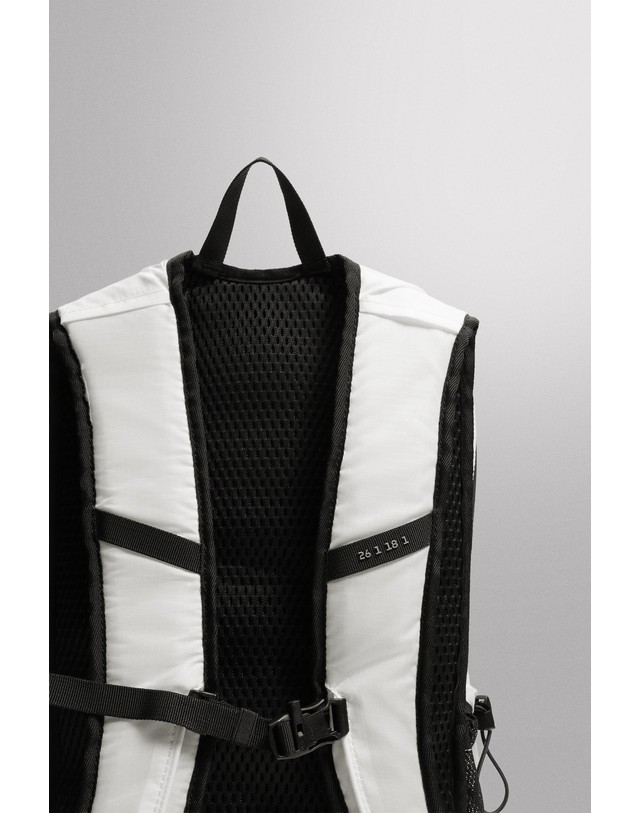 자라 자라 25L 멀티포켓 스포츠 백팩 3236/720/202 MULTICOLOURED 멀티컬러 착용컷