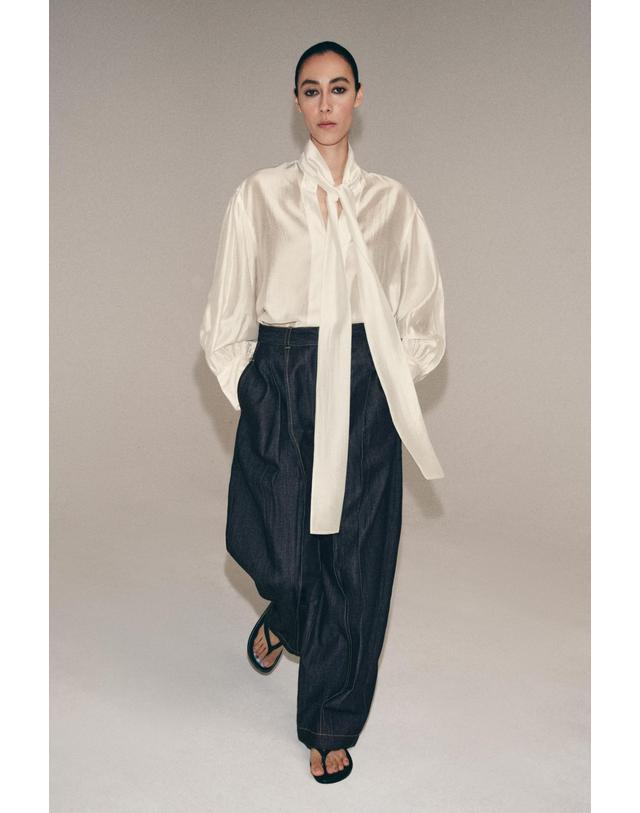 자라 자라 새틴 루즈핏 타이 블라우스 4786/024/251 OYSTER-WHITE 화이트 착용컷