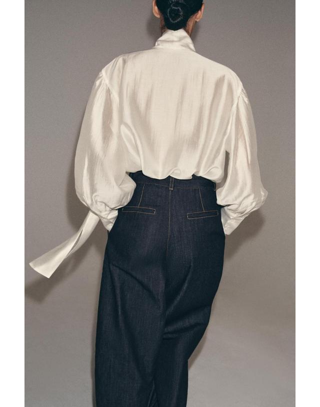 자라 자라 새틴 루즈핏 타이 블라우스 4786/024/251 OYSTER-WHITE 화이트 착용컷