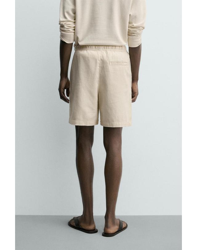 자라 자라 레귤러핏 텍스처 코튼 버뮤다 반바지 7147/476/052 LIGHT BEIGE 베이지 착용컷