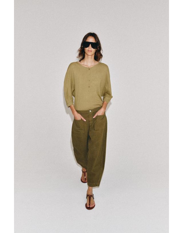 자라 자라 패치 포켓 코튼 배럴 팬츠 2183/240/505 KHAKI 카키 착용컷