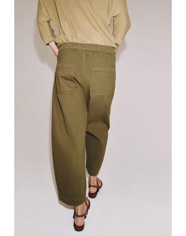 자라 자라 패치 포켓 코튼 배럴 팬츠 2183/240/505 KHAKI 카키 착용컷