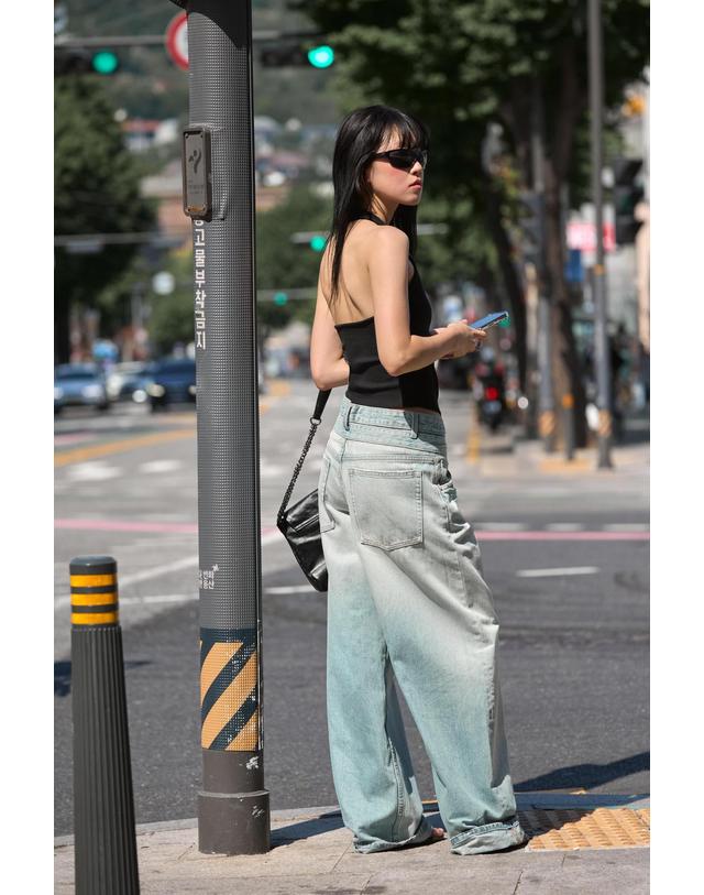 자라 자라 홀터넥 라운드 헴 민소매 탑 4424/332/800 BLACK 블랙 착용컷