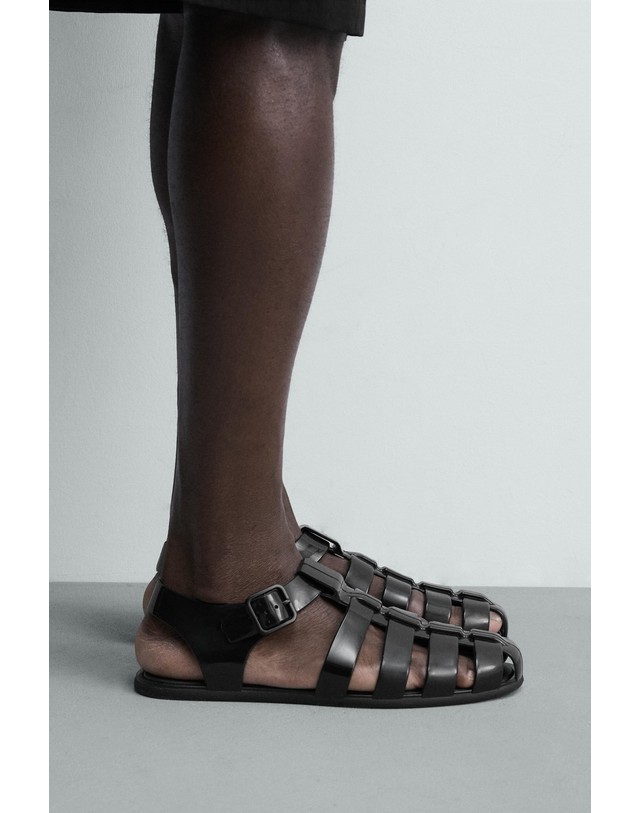 자라 자라 케이지 플랫 버클 샌들 2793/720/800 BLACK 블랙 착용컷