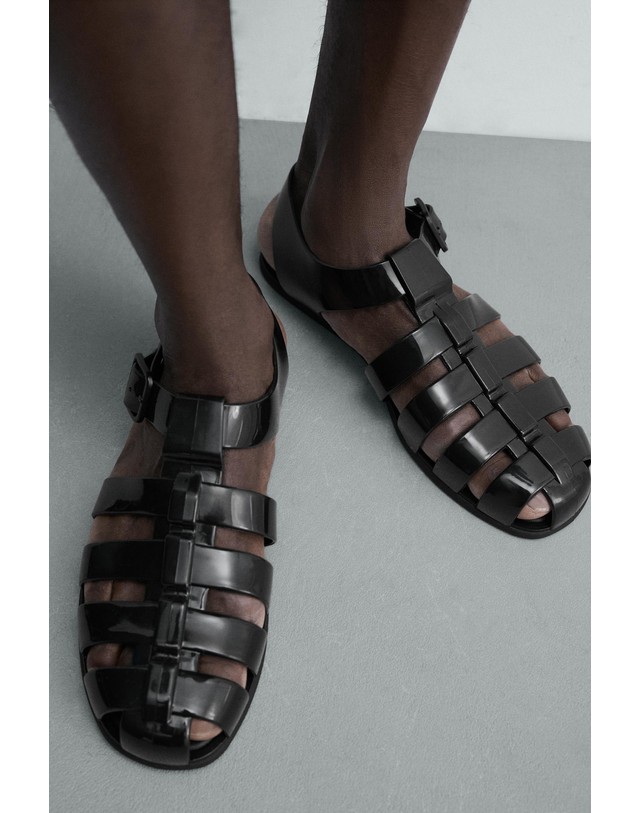 자라 자라 케이지 플랫 버클 샌들 2793/720/800 BLACK 블랙 착용컷