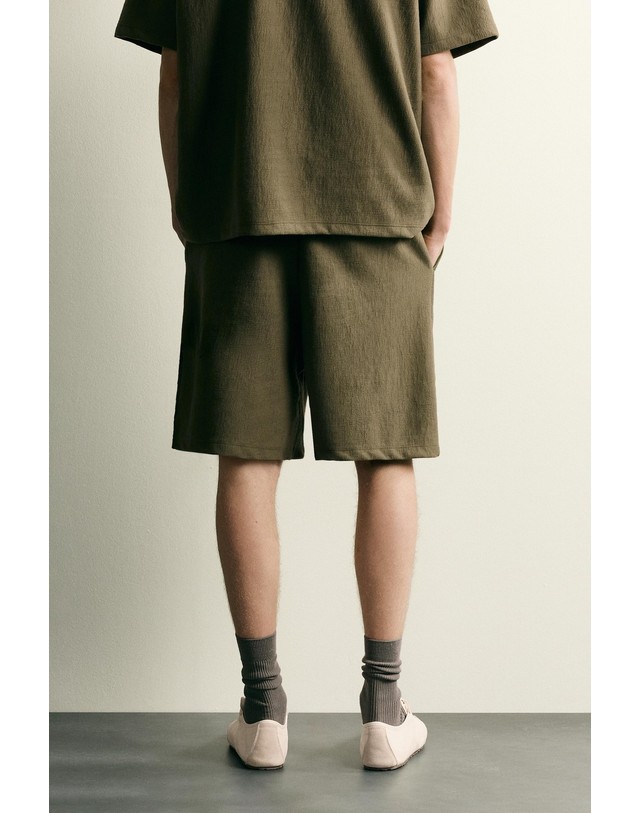 자라 자라 텍스처 릴렉스핏 조거 버뮤다 반바지 3992/431/505 KHAKI 카키 착용컷
