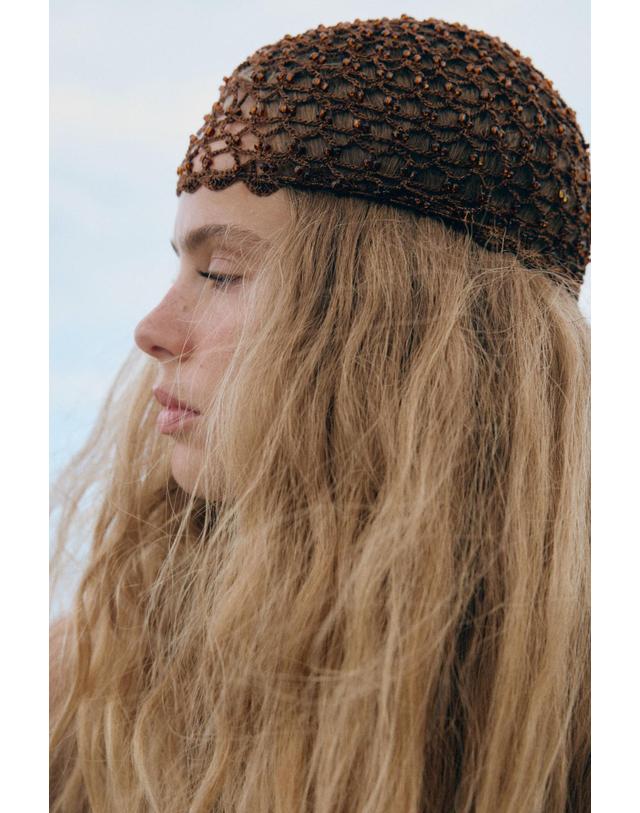 자라 자라 크로셰 비즈 스컬캡 비니 3920/235/700 BROWN 초콜릿 착용컷