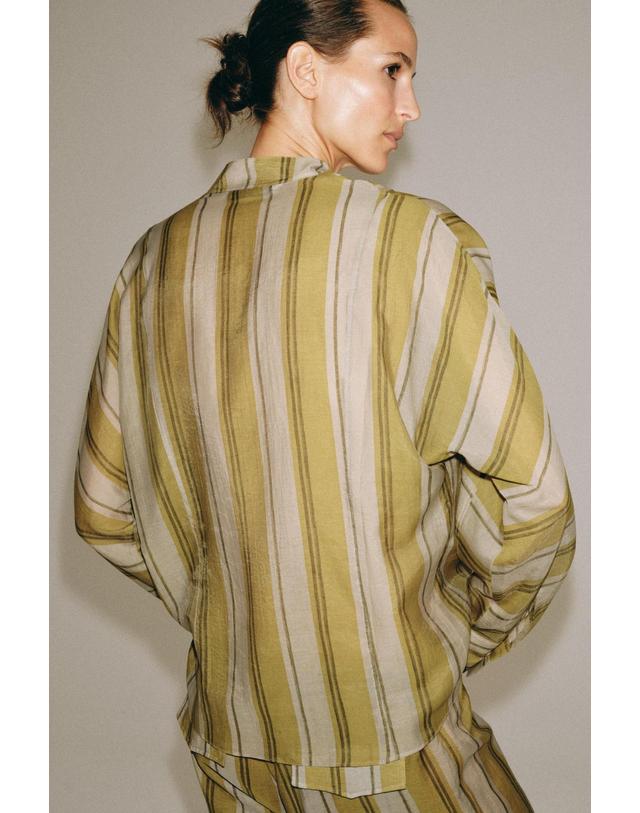 자라 자라 스트라이프 브이넥 포켓 긴팔 셔츠 2183/250/390 GREEN STRIPE 카키 착용컷