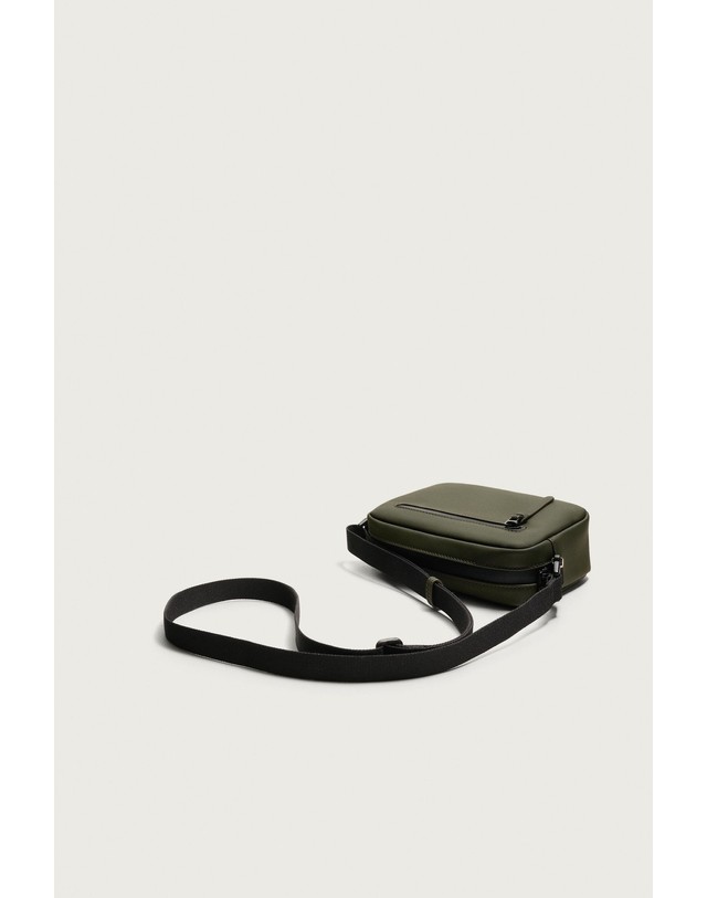 자라 자라 러버라이즈 지퍼 크로스백 3610/820/032 KHAKI GREEN 카키 착용컷