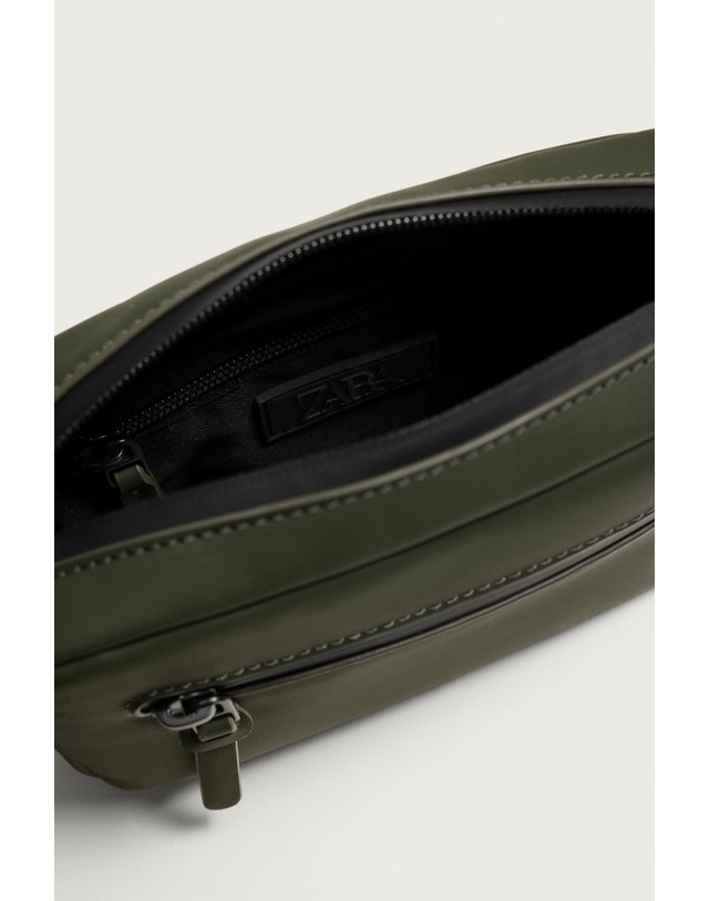 자라 자라 러버라이즈 지퍼 크로스백 3610/820/032 KHAKI GREEN 카키 착용컷