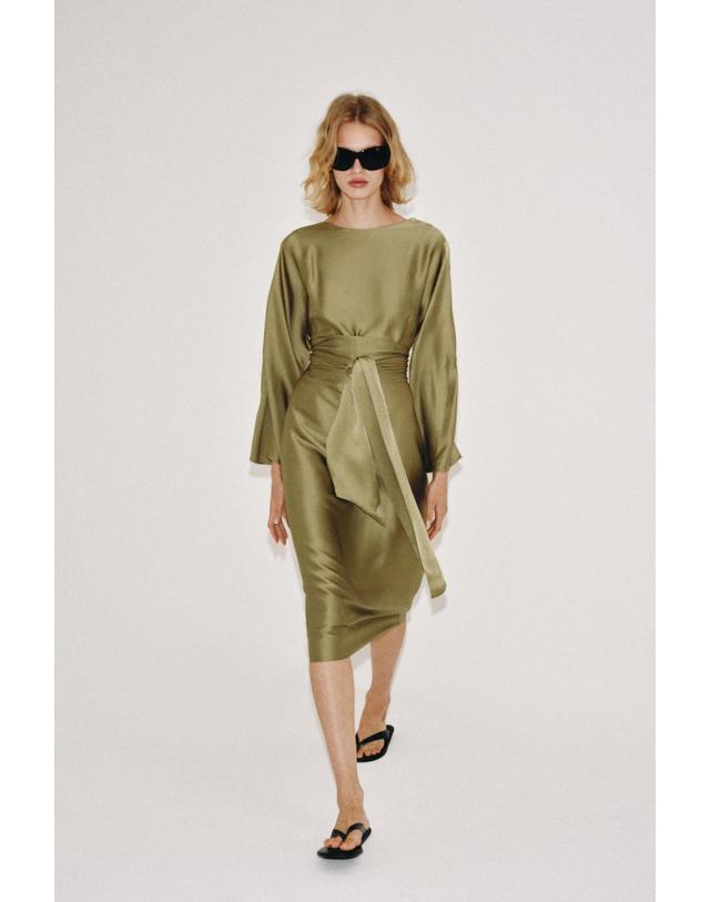 자라 자라 새틴 벨트 미디 원피스 2241/789/515 OLIVE GREEN 카키 착용컷