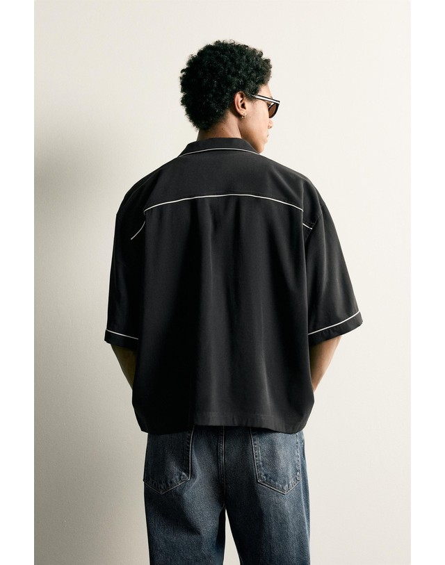자라 자라 릴렉스핏 배색 자수 반팔 셔츠 5644/404/800 BLACK 블랙 착용컷