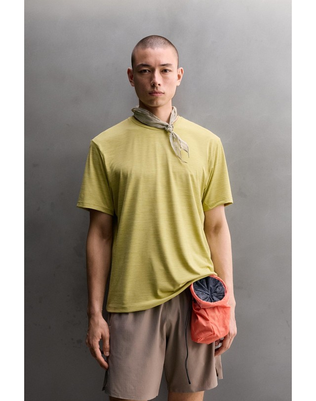 자라 자라 스트라이프 테크니컬 자카드 반팔 티셔츠 4387/306/300 YELLOW 노랑 착용컷