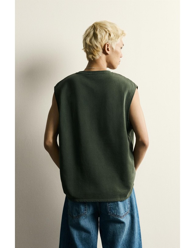 자라 자라 자수 텍스트 민소매 스웨트셔츠 4087/316/529 DARK GREEN 그린 착용컷