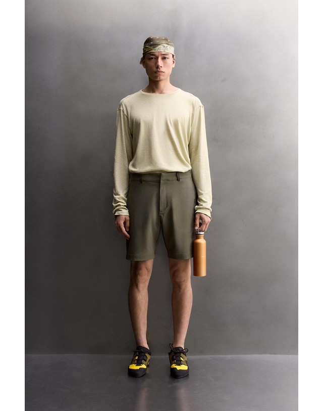 자라 자라 릴렉스핏 경량 코튼 린넨 긴팔 티셔츠 5868/306/519 WASHED GREEN 베이지 착용컷