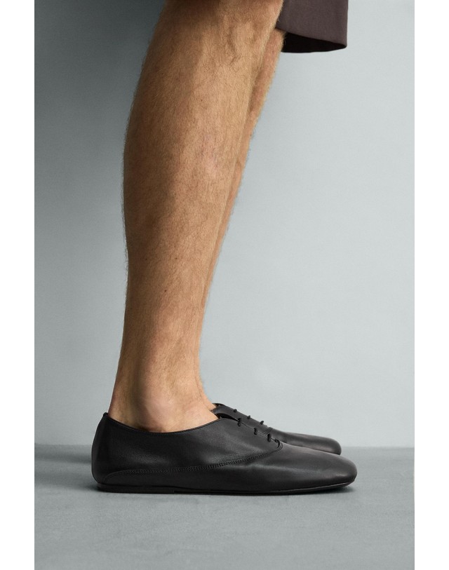 자라 자라 라운드토 레더 레이스업 슈즈 2481/820/800 BLACK 블랙 착용컷