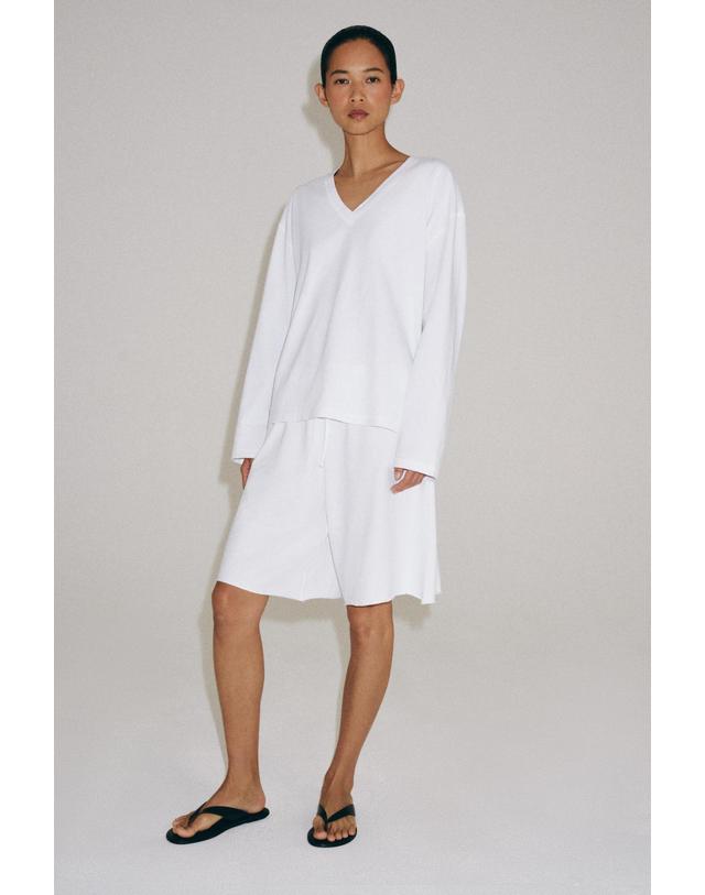 자라 자라 레귤러핏 브이넥 긴팔 코튼 티셔츠 0858/005/250 WHITE 화이트 착용컷