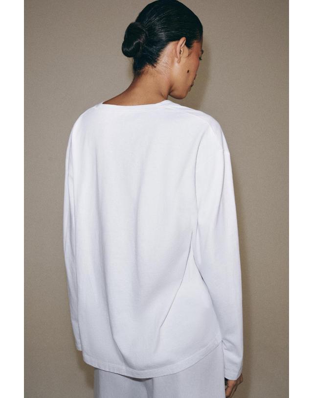 자라 자라 레귤러핏 브이넥 긴팔 코튼 티셔츠 0858/005/250 WHITE 화이트 착용컷