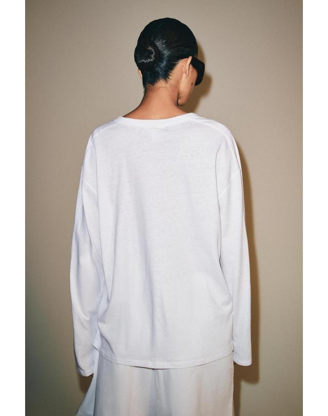 자라 자라 레귤러핏 버튼 린넨 혼방 긴팔 티셔츠 4424/113/250 WHITE 화이트 착용컷