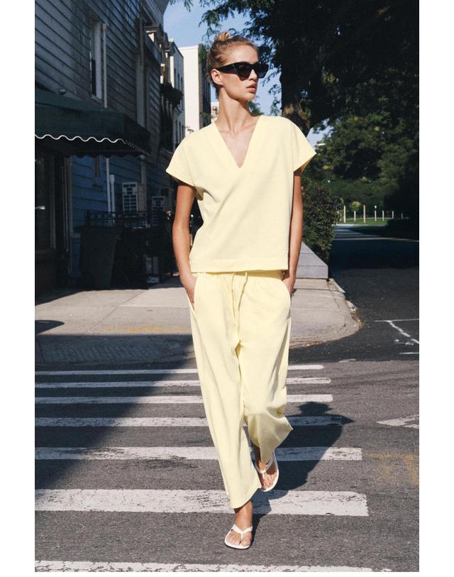 자라 자라 레귤러핏 브이넥 반팔 코튼 티셔츠 2335/239/300 YELLOW 노랑 착용컷