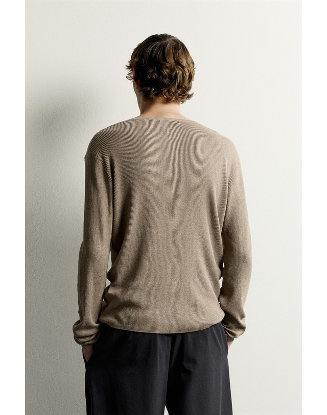 자라 자라 코튼 릴렉스핏 헨리넥 긴팔 니트 티셔츠 2893/315/737 BROWN / TAUPE 베이지 착용컷