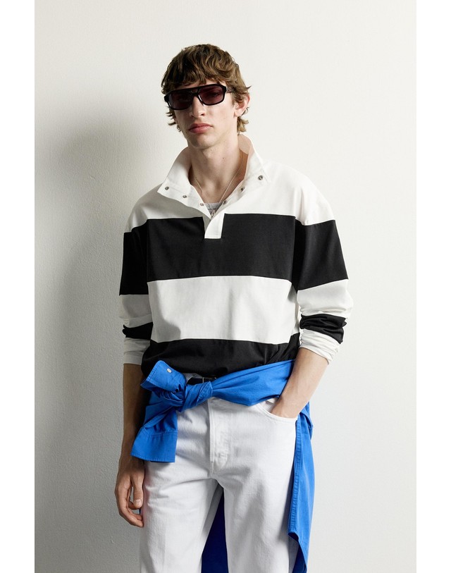 자라 자라 릴렉스핏 스트라이프 하이넥 폴로셔츠 3992/319/060 WHITE / NAVY 멀티컬러 착용컷