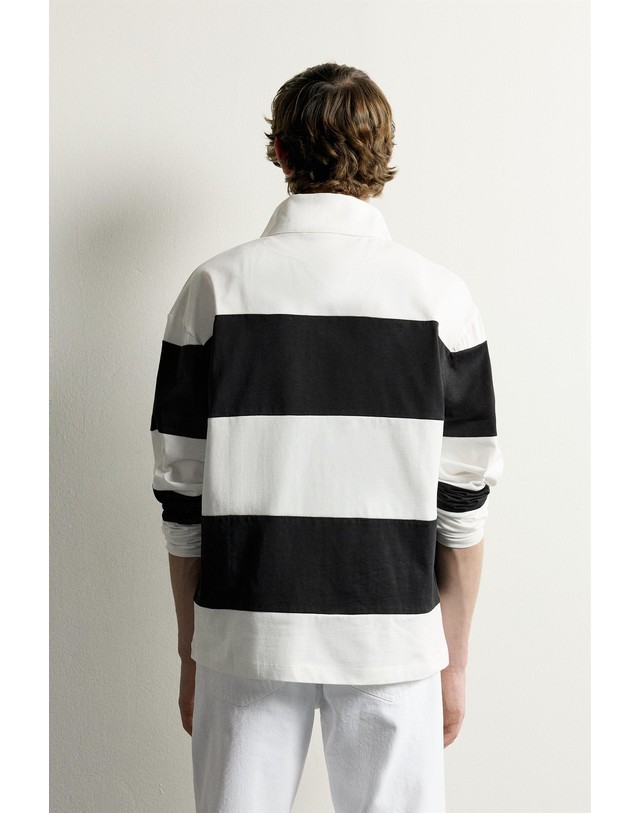 자라 자라 릴렉스핏 스트라이프 하이넥 폴로셔츠 3992/319/060 WHITE / NAVY 멀티컬러 착용컷