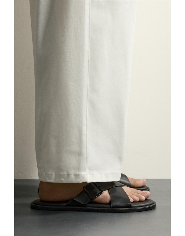 자라 자라 버클 크로스 스트랩 슬라이드 샌들 2782/820/800 BLACK 블랙 착용컷
