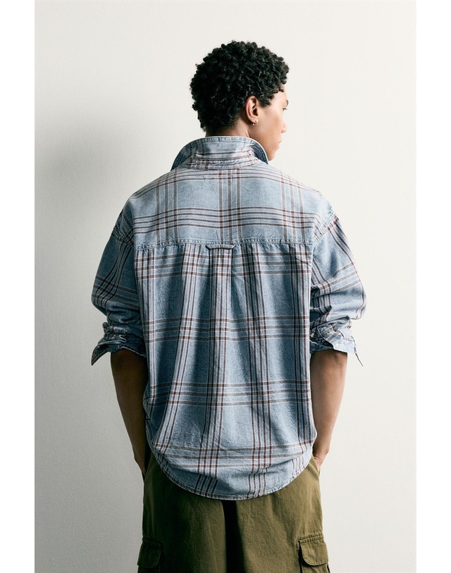 자라 자라 체크 릴렉스핏 긴팔 데님 셔츠 6987/352/406 LIGHT BLUE 블루 착용컷